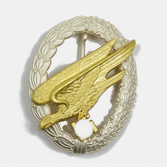 Broche 'Tête De Mort' - Style Allemand WW2, Original Ou Reproduction - Occasion