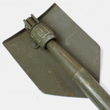 M-1943 Folding shovel