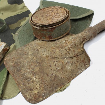 1Kilo of militaria - Lot 6