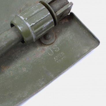 M-1943 Folding shovel